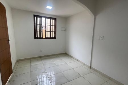 Sala de casa para alugar com 2 quartos, 49m² em Parque Duque, Duque de Caxias