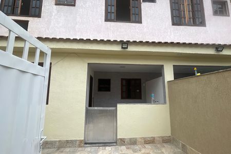 Casa para alugar com 49m², 2 quartos e sem vagaVaranda
