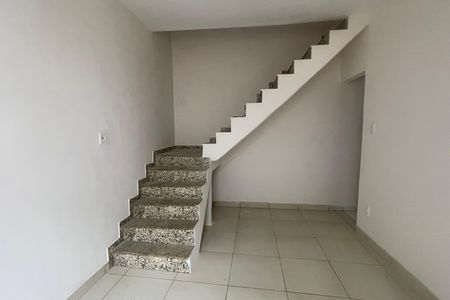 Sala de casa para alugar com 2 quartos, 49m² em Parque Duque, Duque de Caxias