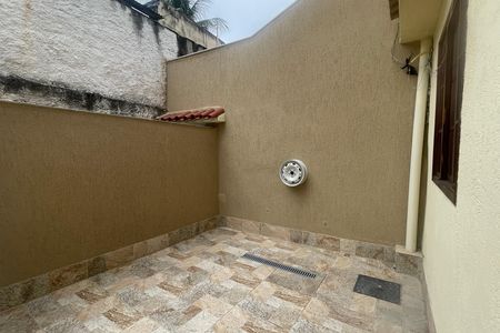 Casa para alugar com 49m², 2 quartos e sem vagaVaranda
