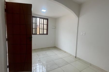 Sala de casa para alugar com 2 quartos, 49m² em Parque Duque, Duque de Caxias