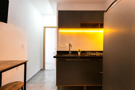 Cozinha de apartamento para alugar com 1 quarto, 37m² em Vila Carrão, São Paulo