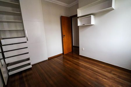 Apartamento para alugar com 182m², 3 quartos e 2 vagasQuarto 2