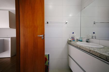 Casa à venda com 60m², 2 quartos e 2 vagas Casa à venda com 60m², 2 quartos e 2 vagasBanheiro da Suíte 2