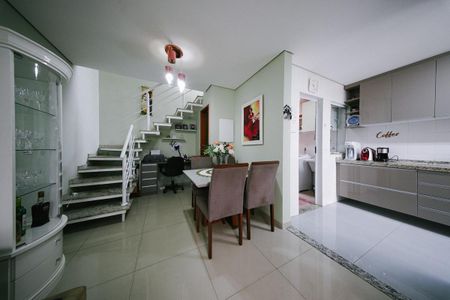Sala de casa à venda com 2 quartos, 60m² em Vila Guilhermina, São Paulo