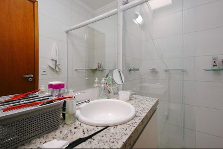 Casa à venda com 60m², 2 quartos e 2 vagas Casa à venda com 60m², 2 quartos e 2 vagasBanheiro da Suíte 1