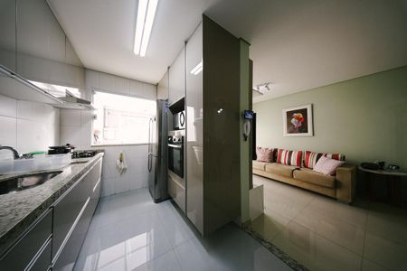 Casa à venda com 60m², 2 quartos e 2 vagas Casa à venda com 60m², 2 quartos e 2 vagasCozinha
