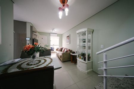 Casa à venda com 60m², 2 quartos e 2 vagas Casa à venda com 60m², 2 quartos e 2 vagasSala