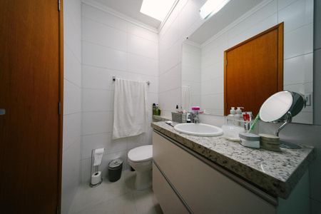 Casa à venda com 60m², 2 quartos e 2 vagas Casa à venda com 60m², 2 quartos e 2 vagasBanheiro da Suíte 1