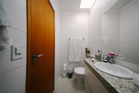 Casa à venda com 60m², 2 quartos e 2 vagas Casa à venda com 60m², 2 quartos e 2 vagasBanheiro da Suíte 1