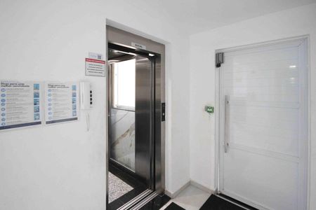 Studio para alugar com 35m², 1 quarto e sem vaga Studio para alugar com 35m², 1 quarto e sem vagaHall