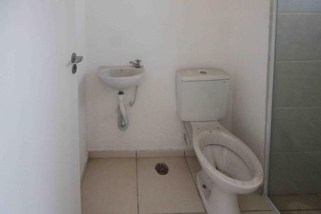 Banheiro de kitnet/studio para alugar com 1 quarto, 35m² em Vila Granada, São Paulo