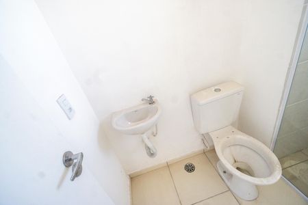 Banheiro  de kitnet/studio para alugar com 1 quarto, 35m² em Vila Granada, São Paulo
