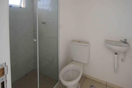 Banheiro de kitnet/studio para alugar com 1 quarto, 36m² em Vila Granada, São Paulo