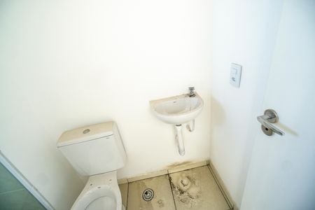 Banheiro  de kitnet/studio para alugar com 1 quarto, 36m² em Vila Granada, São Paulo
