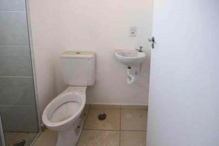 Banheiro de kitnet/studio para alugar com 1 quarto, 38m² em Vila Granada, São Paulo