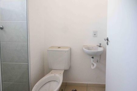 Banheiro de kitnet/studio para alugar com 1 quarto, 38m² em Vila Granada, São Paulo
