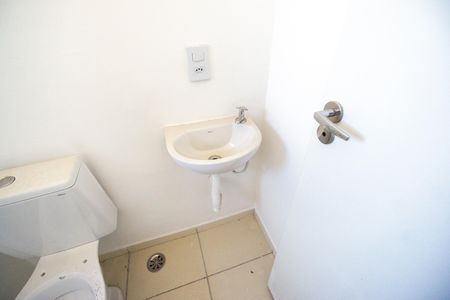 Banheiro  de kitnet/studio para alugar com 1 quarto, 36m² em Vila Granada, São Paulo