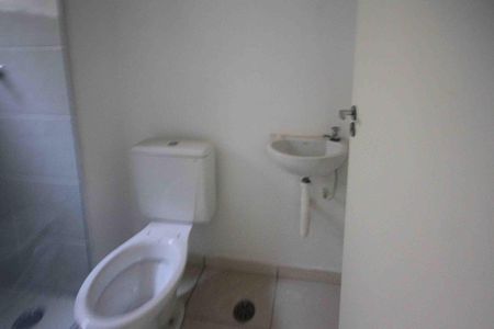 Banheiro de kitnet/studio para alugar com 1 quarto, 34m² em Vila Granada, São Paulo