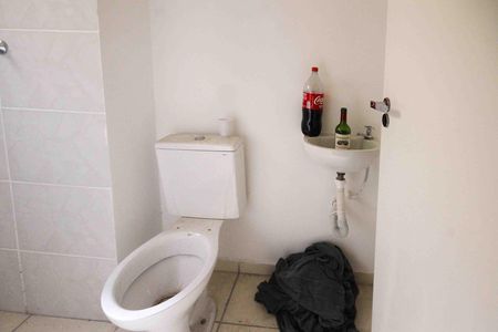 Banheiro de kitnet/studio para alugar com 1 quarto, 36m² em Vila Granada, São Paulo