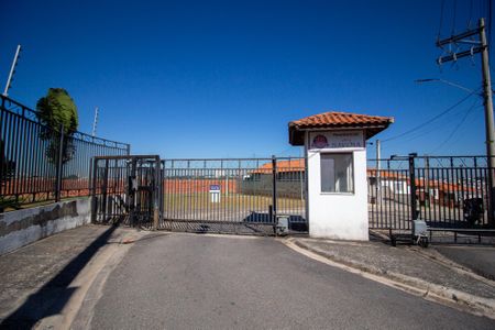 Casa de condomínio para alugar com 70m², 2 quartos e 2 vagas Casa de condomínio para alugar com 70m², 2 quartos e 2 vagasFachada e portaria