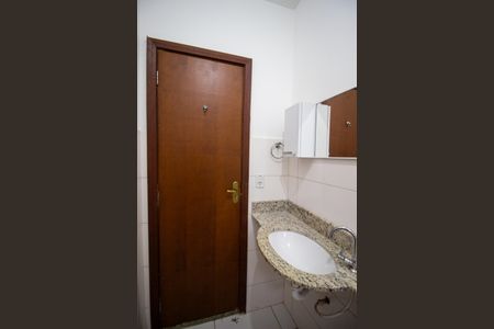 Casa de condomínio para alugar com 70m², 2 quartos e 2 vagas Casa de condomínio para alugar com 70m², 2 quartos e 2 vagasBanheiro