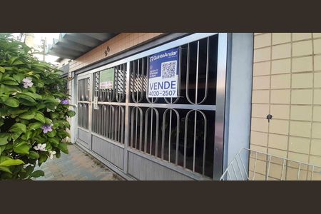 Casa à venda com 171m², 4 quartos e 3 vagas Casa à venda com 171m², 4 quartos e 3 vagasFachada da Casa