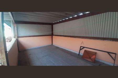 Casa à venda com 171m², 4 quartos e 3 vagas Casa à venda com 171m², 4 quartos e 3 vagasVaranda