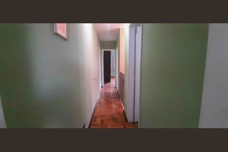 Casa à venda com 171m², 4 quartos e 3 vagas Casa à venda com 171m², 4 quartos e 3 vagasCorredor