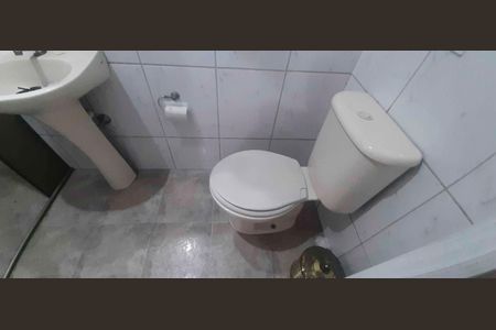 Casa à venda com 171m², 4 quartos e 3 vagas Casa à venda com 171m², 4 quartos e 3 vagasBanheiro da Edícula