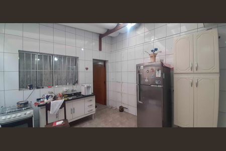 Casa à venda com 171m², 4 quartos e 3 vagas Casa à venda com 171m², 4 quartos e 3 vagasCozinha