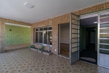 Casa para alugar com 310m², 2 quartos e 5 vagas Casa para alugar com 310m², 2 quartos e 5 vagasQuintal