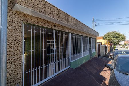 Casa para alugar com 310m², 2 quartos e 5 vagas Casa para alugar com 310m², 2 quartos e 5 vagasFachada