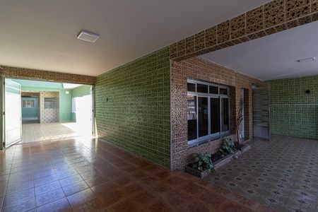 Casa para alugar com 310m², 2 quartos e 5 vagas Casa para alugar com 310m², 2 quartos e 5 vagasGaragem