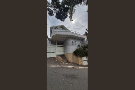 Casa à venda com 380m², 4 quartos e 6 vagas Casa à venda com 380m², 4 quartos e 6 vagasFachada