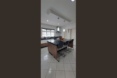Casa à venda com 380m², 4 quartos e 6 vagas Casa à venda com 380m², 4 quartos e 6 vagasCozinha