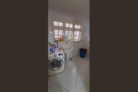 Casa à venda com 380m², 4 quartos e 6 vagas Casa à venda com 380m², 4 quartos e 6 vagasÁrea de serviço
