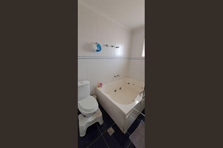 Casa à venda com 380m², 4 quartos e 6 vagas Casa à venda com 380m², 4 quartos e 6 vagasBanheiro