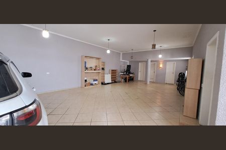 Casa à venda com 380m², 4 quartos e 6 vagas Casa à venda com 380m², 4 quartos e 6 vagasÁrea externa