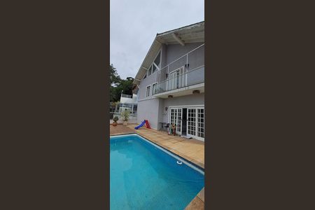 Casa à venda com 380m², 4 quartos e 6 vagas Casa à venda com 380m², 4 quartos e 6 vagasÁrea externa