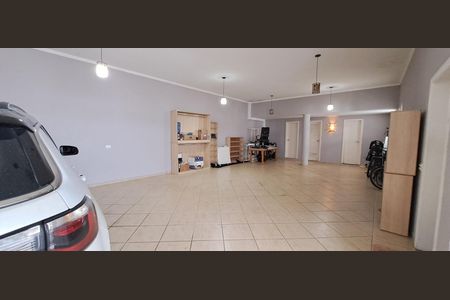 Casa à venda com 380m², 4 quartos e 6 vagas Casa à venda com 380m², 4 quartos e 6 vagasÁrea externa