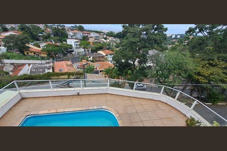 Casa à venda com 380m², 4 quartos e 6 vagas Casa à venda com 380m², 4 quartos e 6 vagasÁrea externa