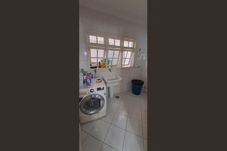 Casa à venda com 380m², 4 quartos e 6 vagas Casa à venda com 380m², 4 quartos e 6 vagasÁrea de serviço