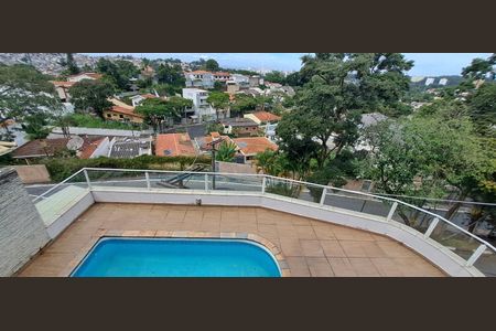 Casa à venda com 380m², 4 quartos e 6 vagas Casa à venda com 380m², 4 quartos e 6 vagasÁrea externa