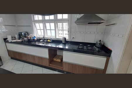 Casa à venda com 380m², 4 quartos e 6 vagas Casa à venda com 380m², 4 quartos e 6 vagasCozinha