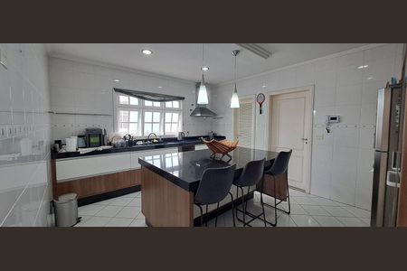 Casa à venda com 380m², 4 quartos e 6 vagas Casa à venda com 380m², 4 quartos e 6 vagasCozinha
