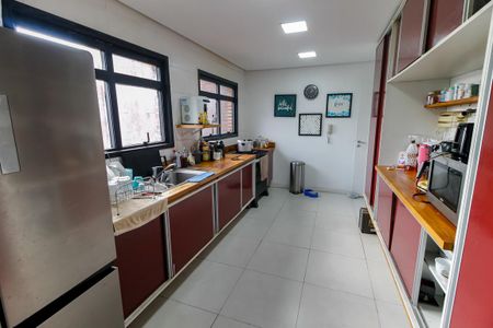Apartamento para alugar com 317m², 3 quartos e 5 vagas Apartamento para alugar com 317m², 3 quartos e 5 vagasCozinha - Armários