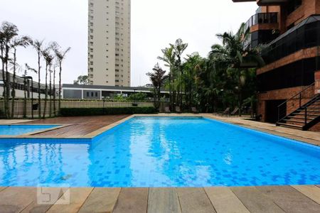 Apartamento para alugar com 317m², 3 quartos e 5 vagas Apartamento para alugar com 317m², 3 quartos e 5 vagasÁrea comum - Piscina