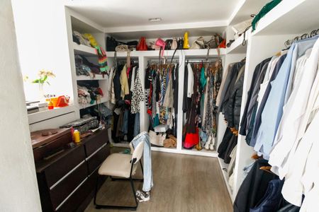 Apartamento para alugar com 317m², 3 quartos e 5 vagas Apartamento para alugar com 317m², 3 quartos e 5 vagasCloset da suíte 1