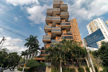 Apartamento para alugar com 317m², 3 quartos e 5 vagas Apartamento para alugar com 317m², 3 quartos e 5 vagasFachada do Prédio